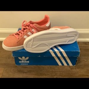 🍑Brand New Adidas Campus Sneakers, size 9🍑